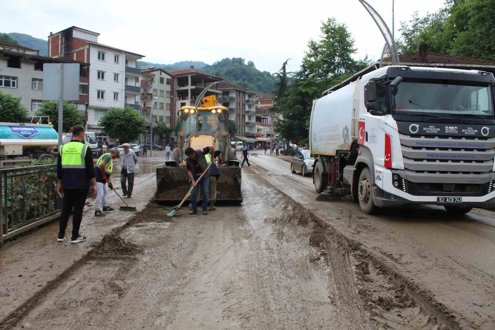 Ordu’da 70 mahallede selin bıraktığı tahribatın izleri siliniyor
