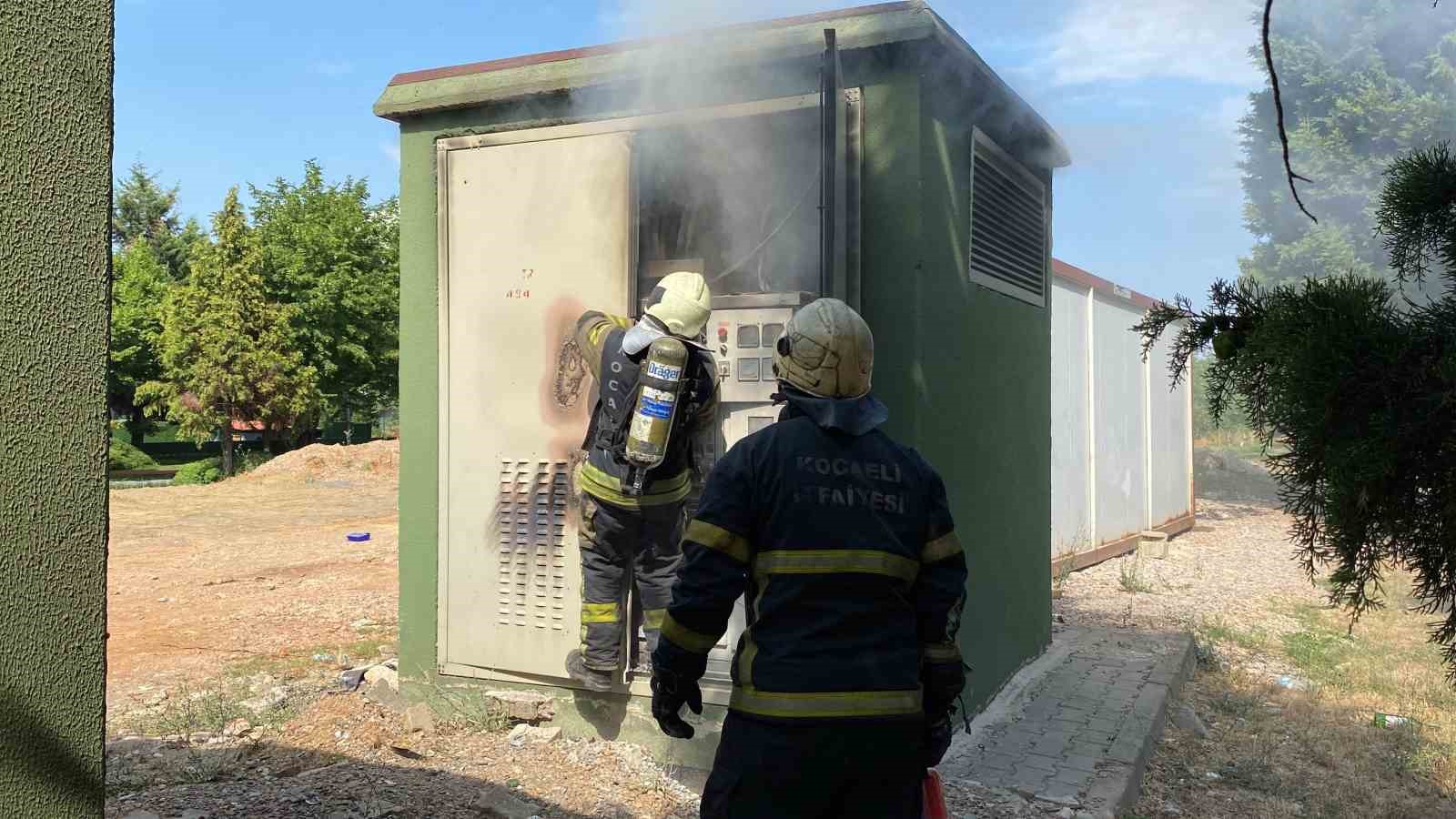 Trafoda çıkan yangın mahalleyi elektriksiz bıraktı
