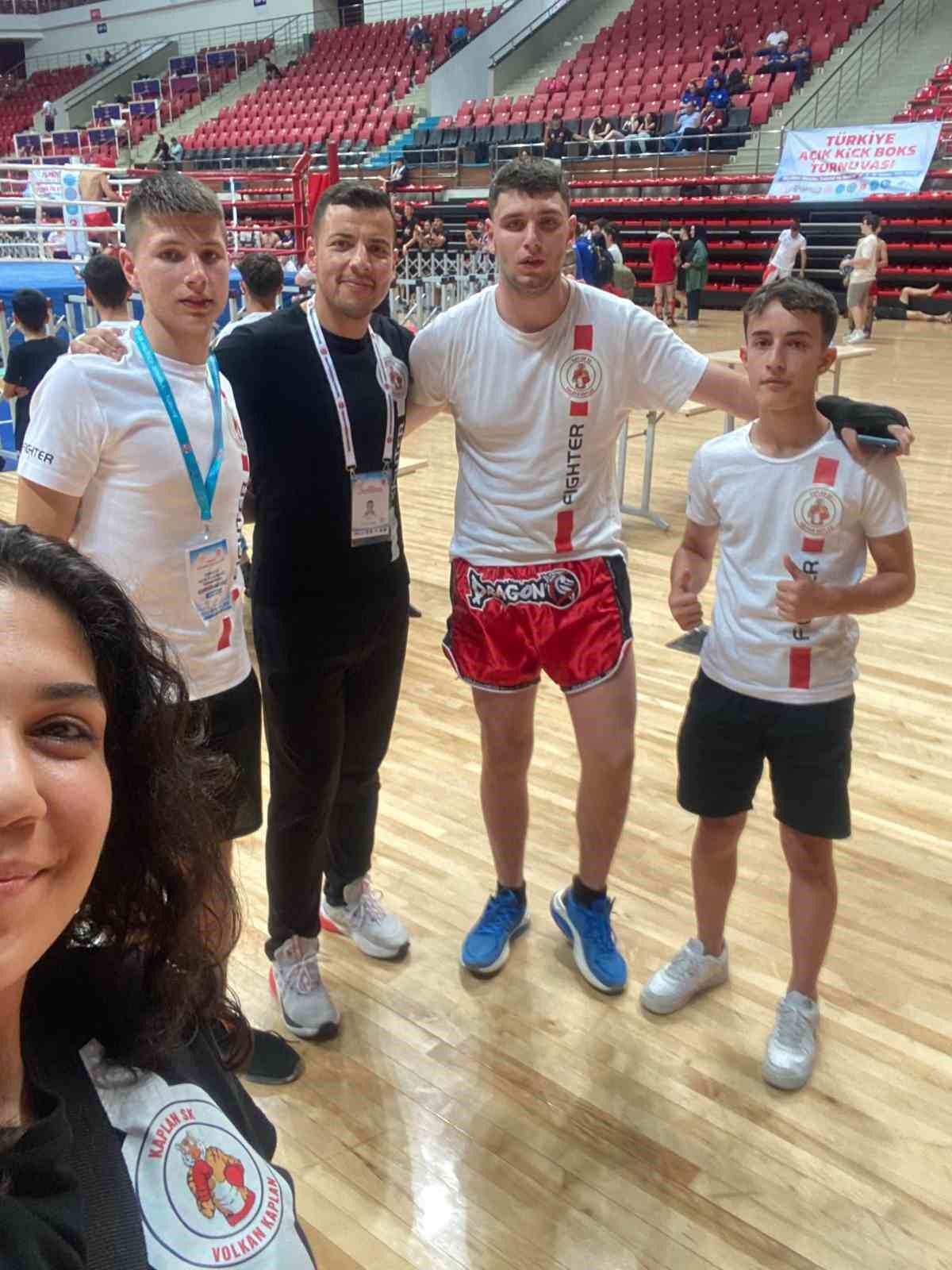 Kemer Belediyesi Kick Boks sporcularından büyük başarı
