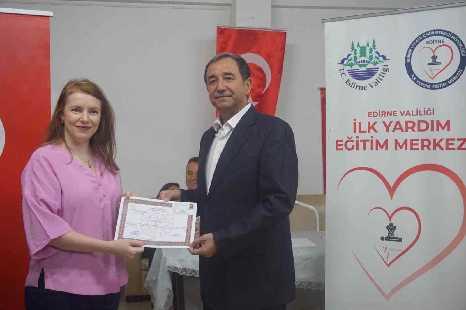 Edirne’de gönüllü ilk yardımcılar sertifikalarını aldı
