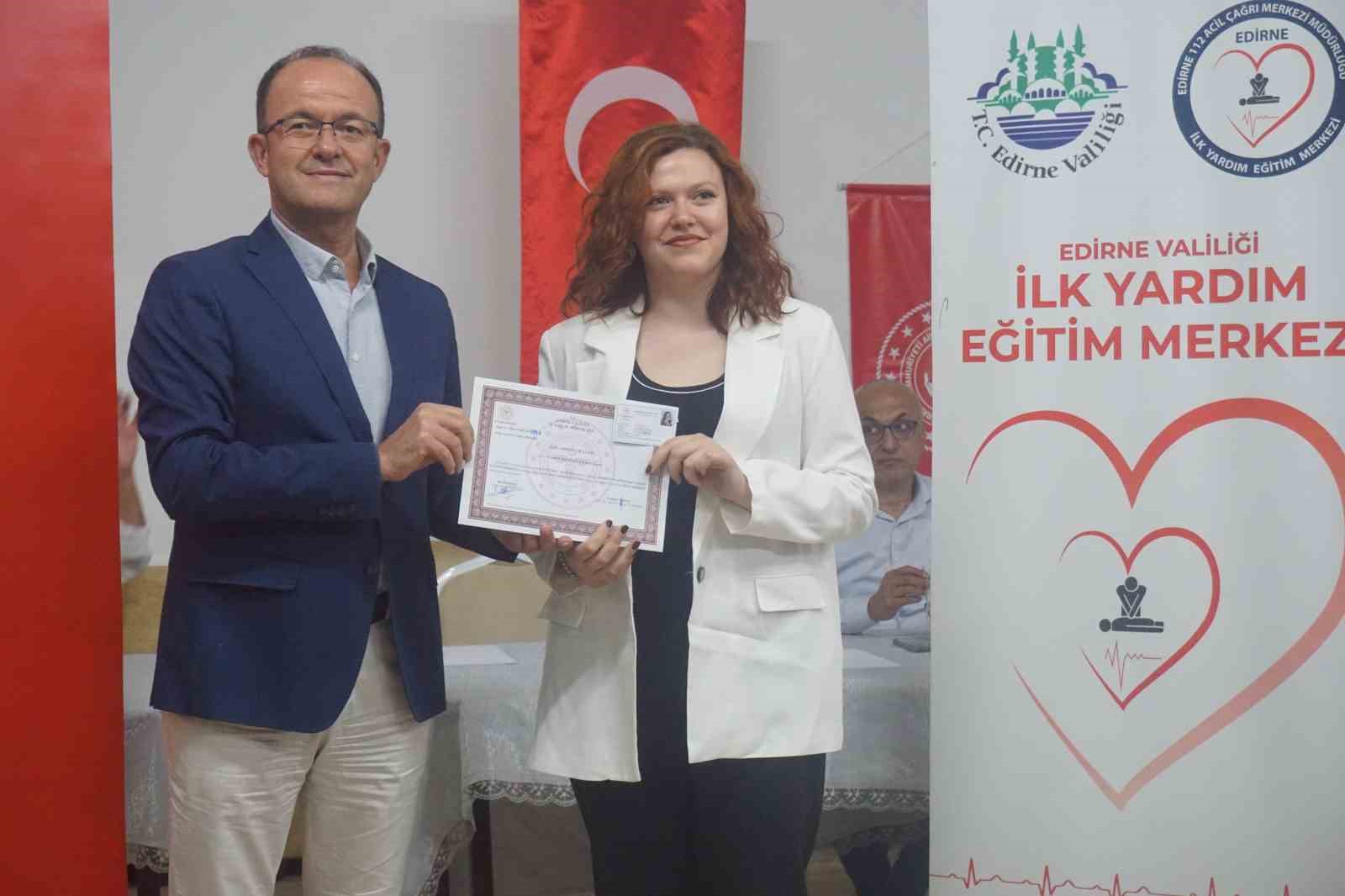 Edirne’de gönüllü ilk yardımcılar sertifikalarını aldı
