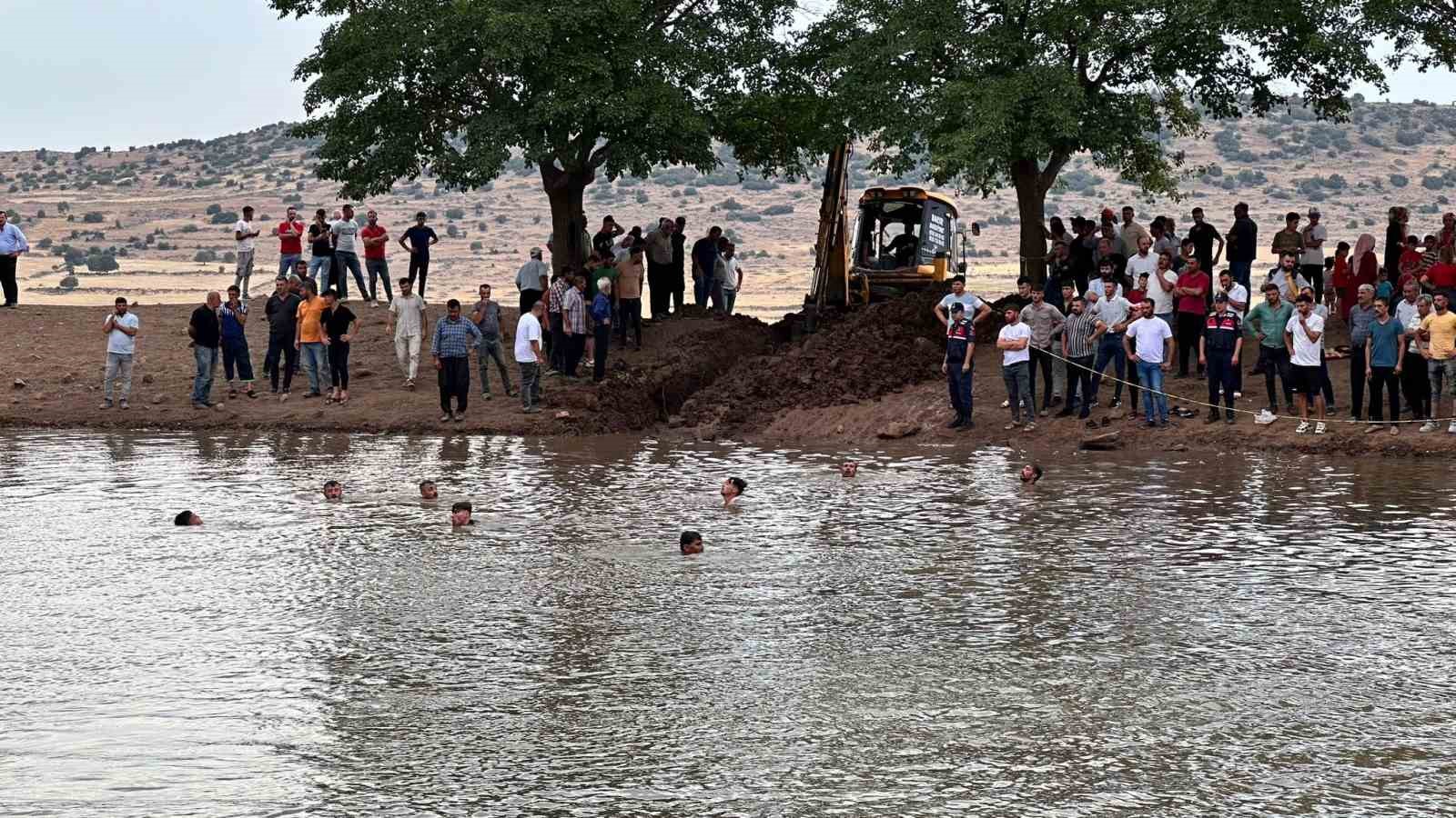 Gaziantep’te gölete giren 3 kişi boğuldu
