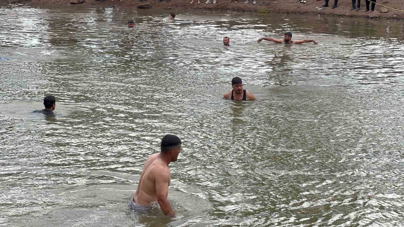 Gaziantep’te gölete giren 3 kişi boğuldu
