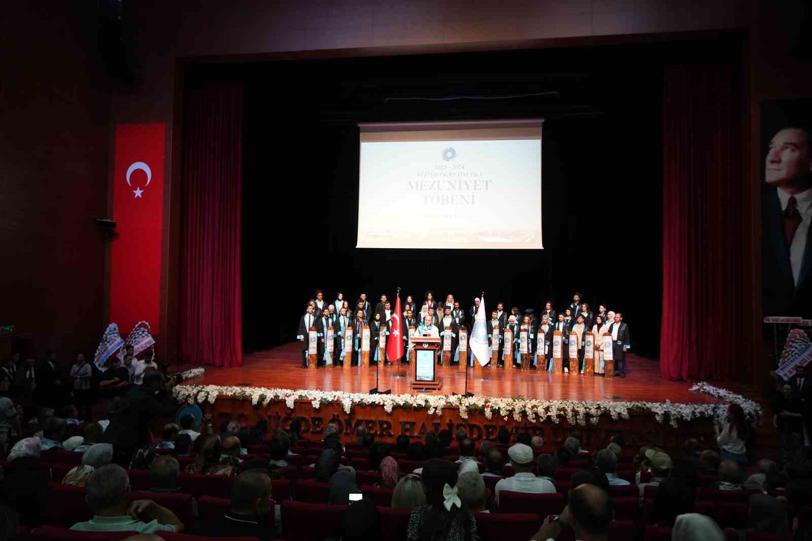 Niğde Ömer Halisdemir Üniversitesi Mezuniyet Töreni yapıldı
