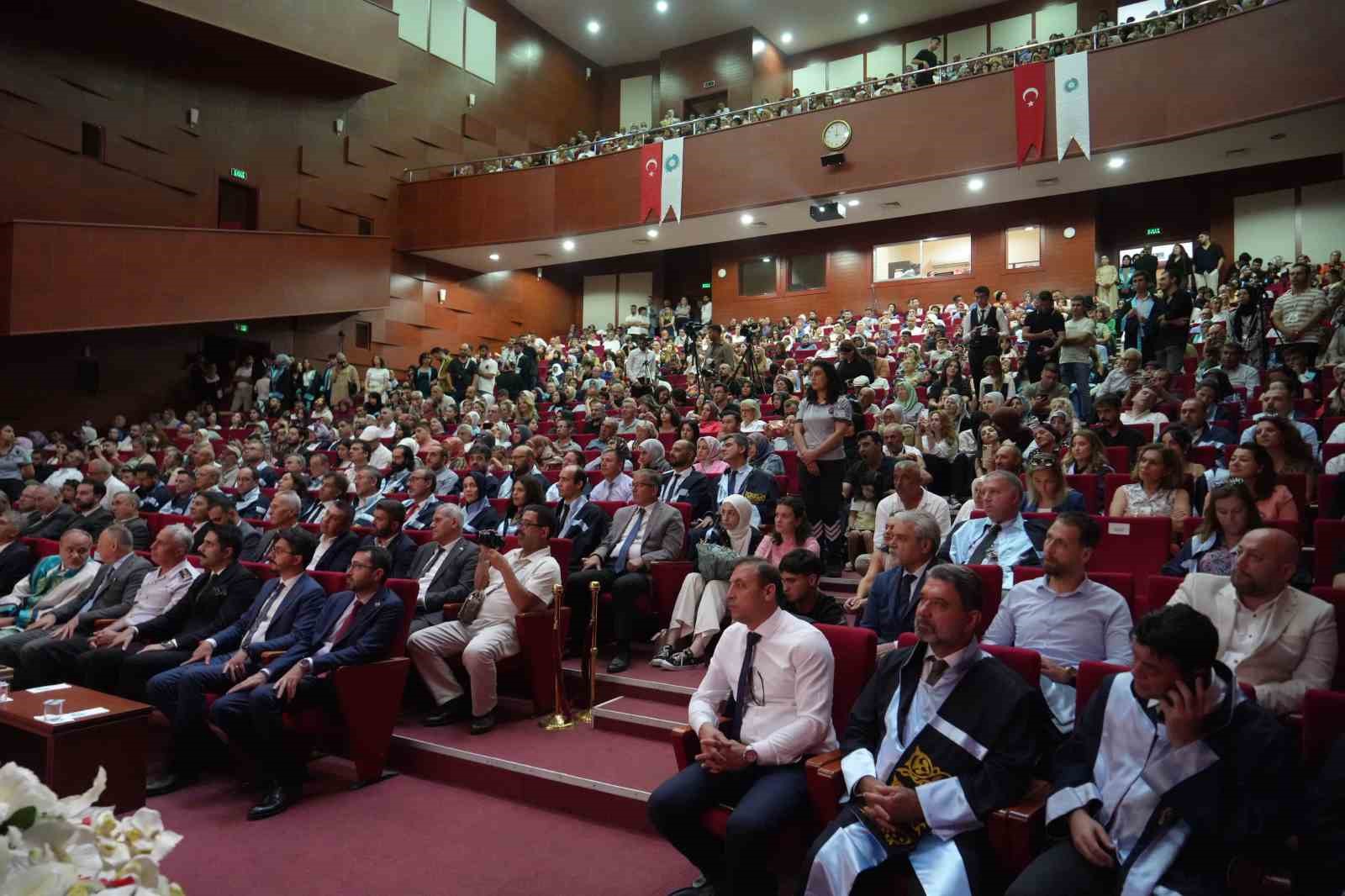 Niğde Ömer Halisdemir Üniversitesi Mezuniyet Töreni yapıldı
