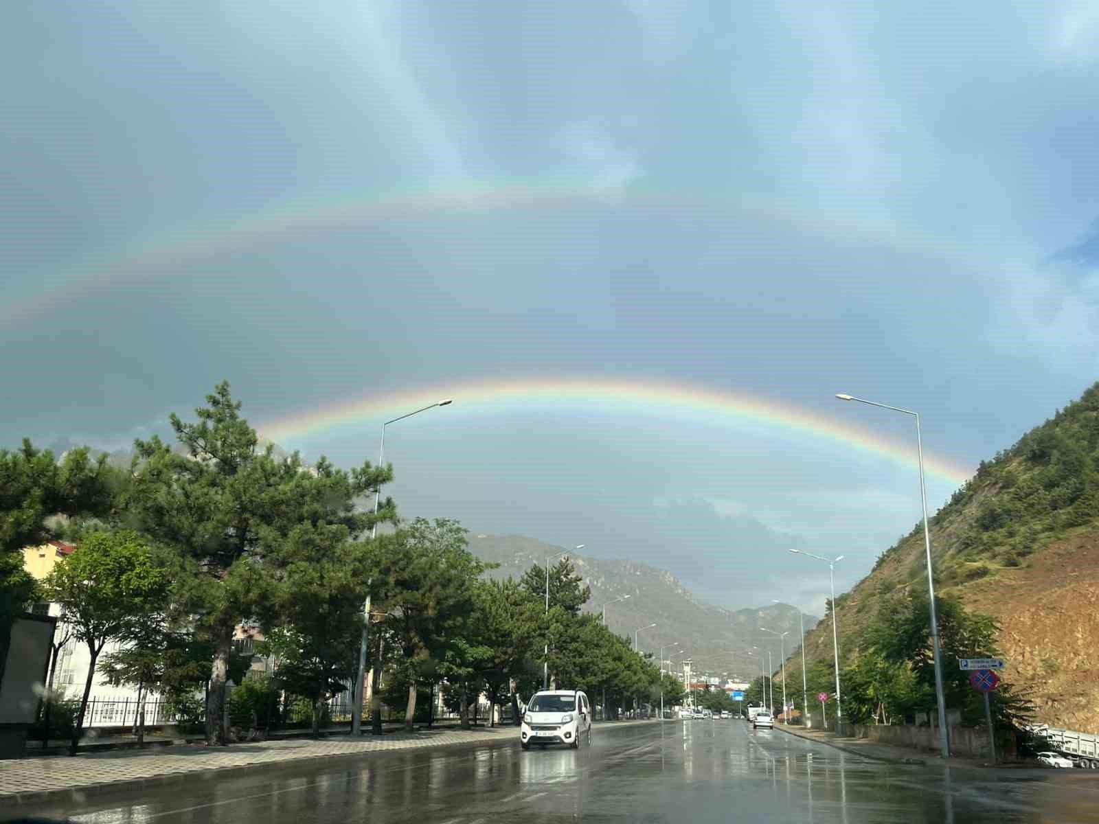 Gümüşhane’de çift gökkuşağı görsel şölen oluşturdu
