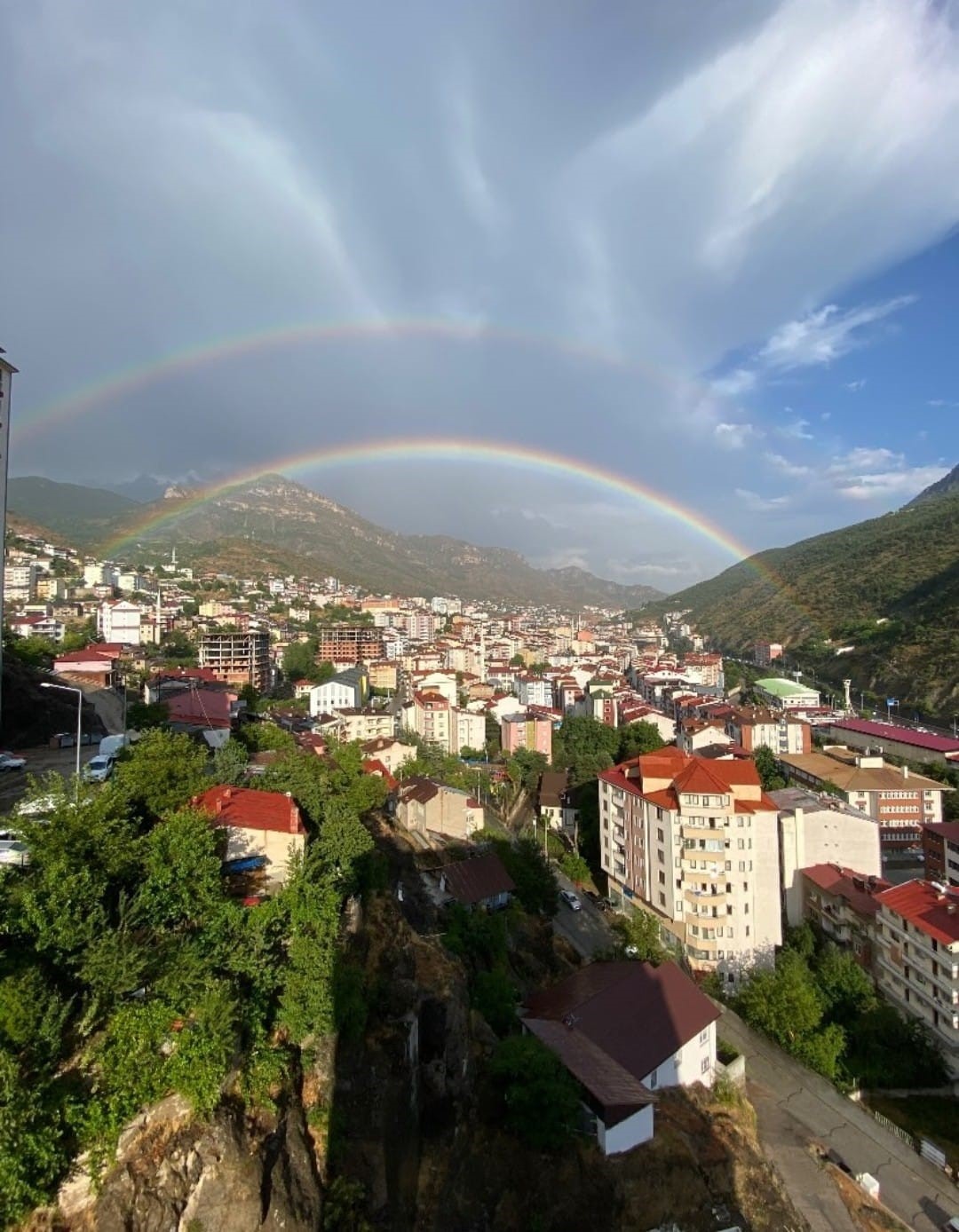 Gümüşhane’de çift gökkuşağı görsel şölen oluşturdu
