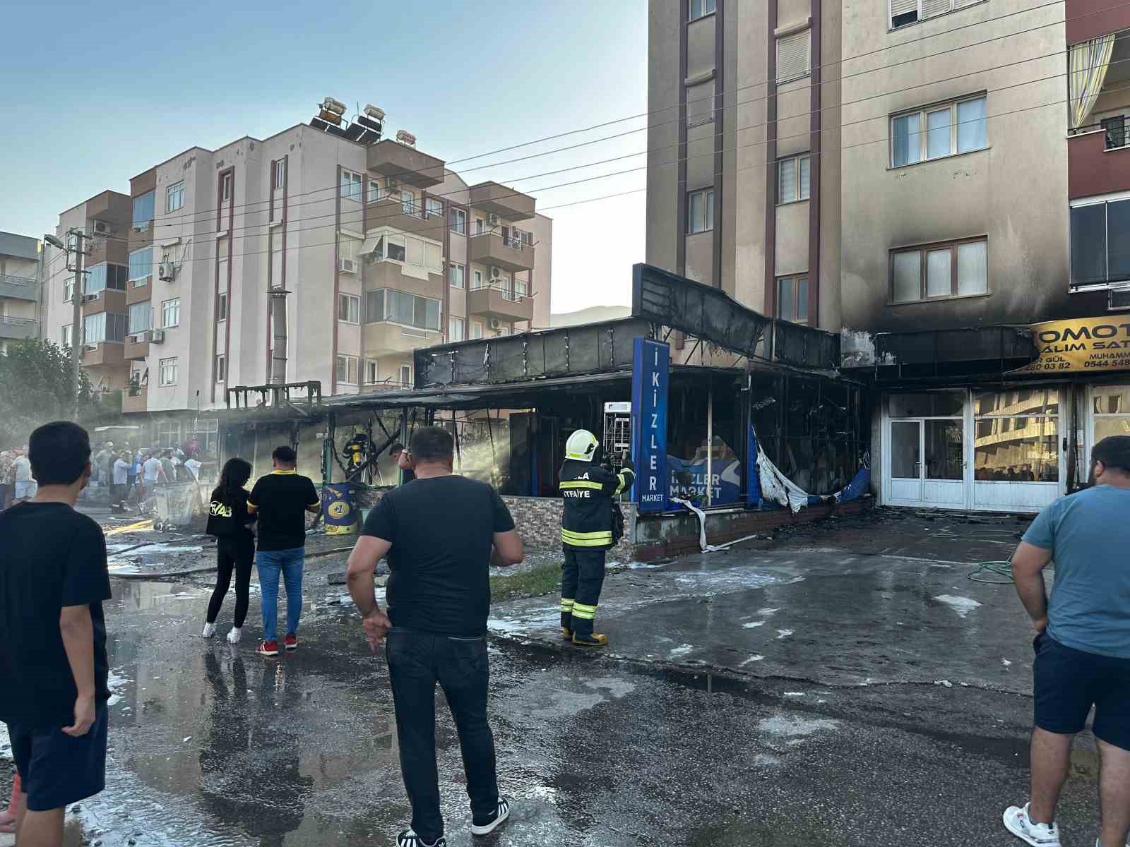 Milas’ta çıkan yangında iş yeri küle döndü
