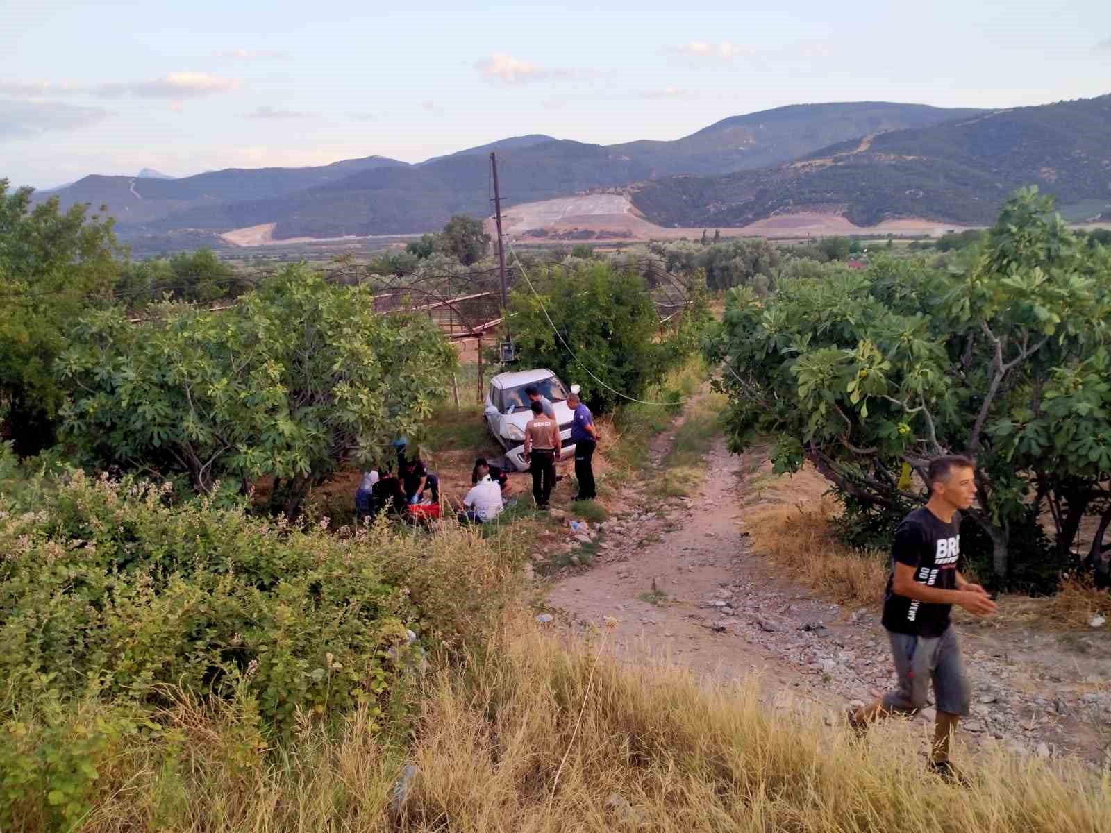 Aydın’da otomobil tarlaya uçtu: 2 yaralı
