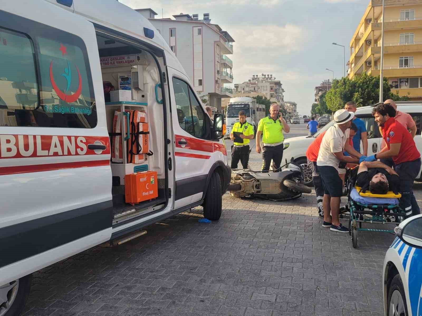 Hafif ticari araçla çarpışan motosiklet sürücüsü yaralandı
