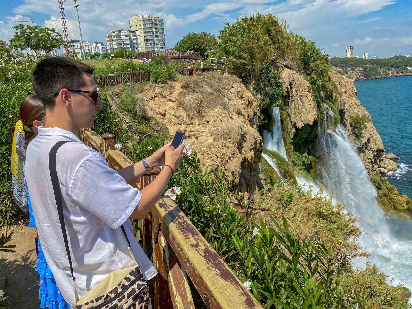 Antalya’da turistlerin ilk durağı Düden Şelalesi
