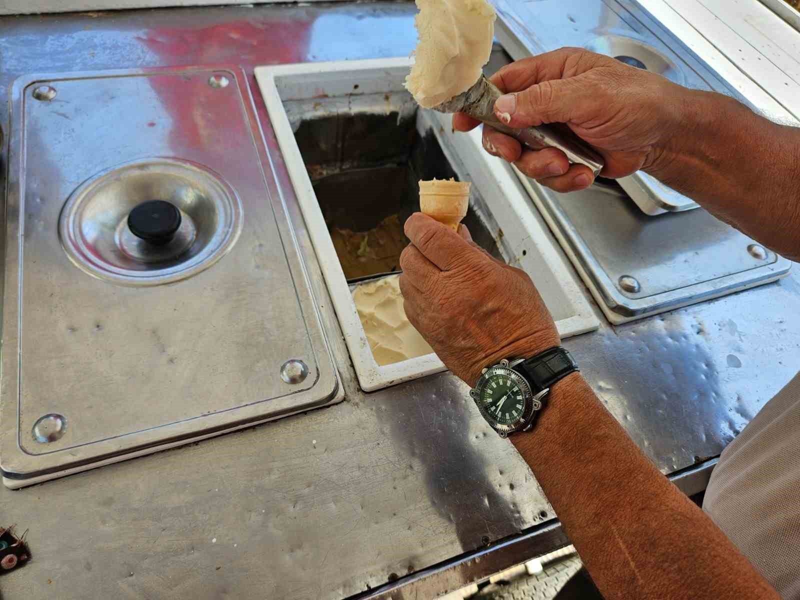 Dededen toruna üç kuşak dondurmacı
