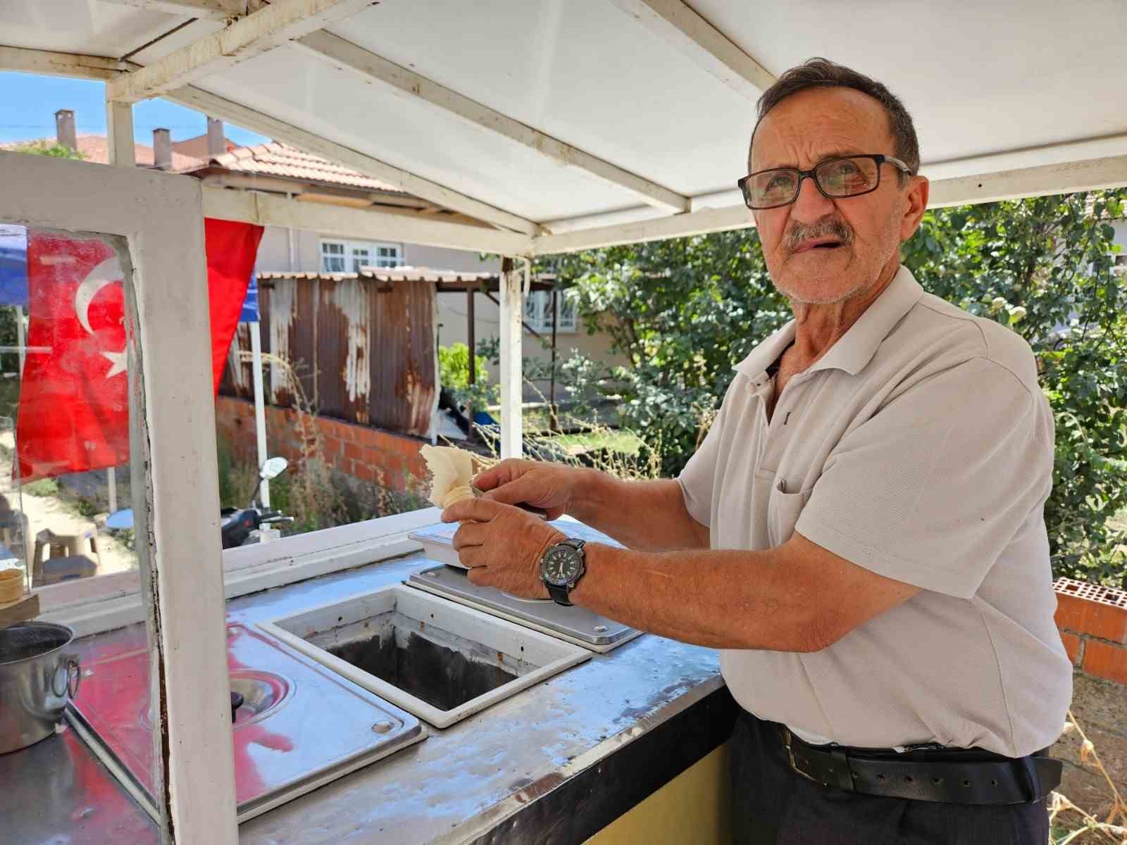 Dededen toruna üç kuşak dondurmacı
