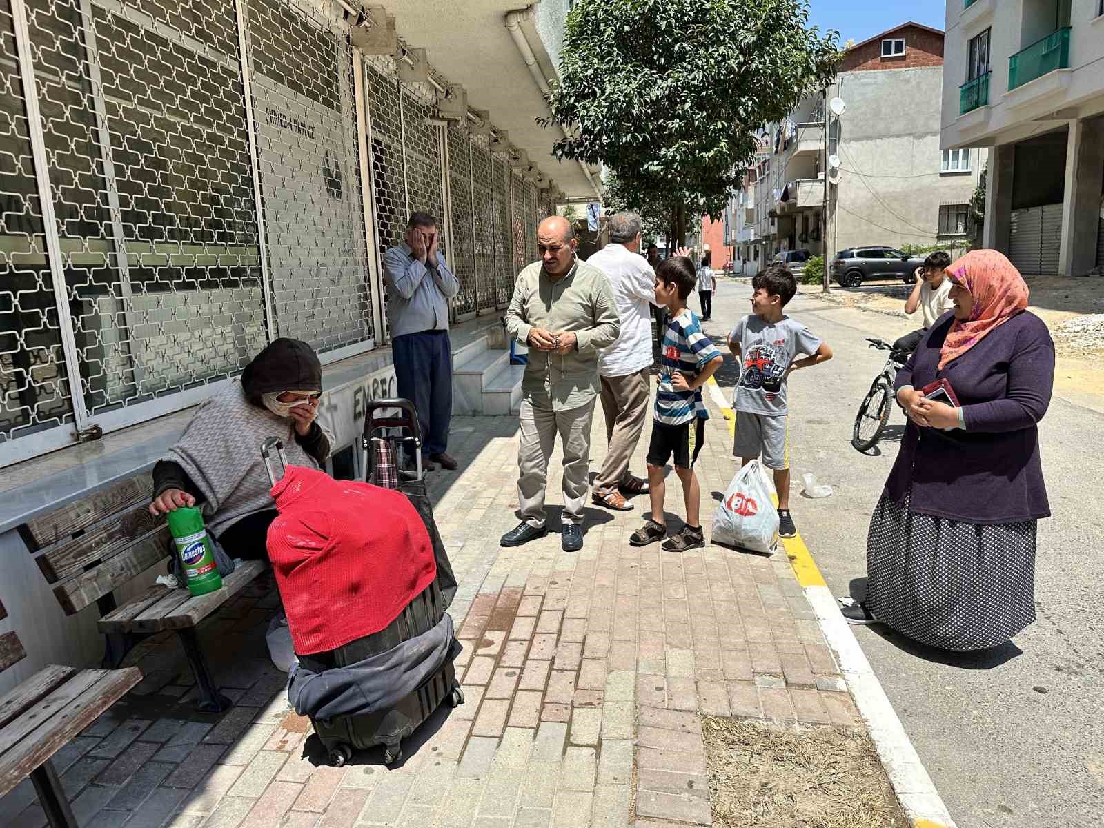 Pendik’te evsiz kadın mahallelinin korkulu rüyası oldu
