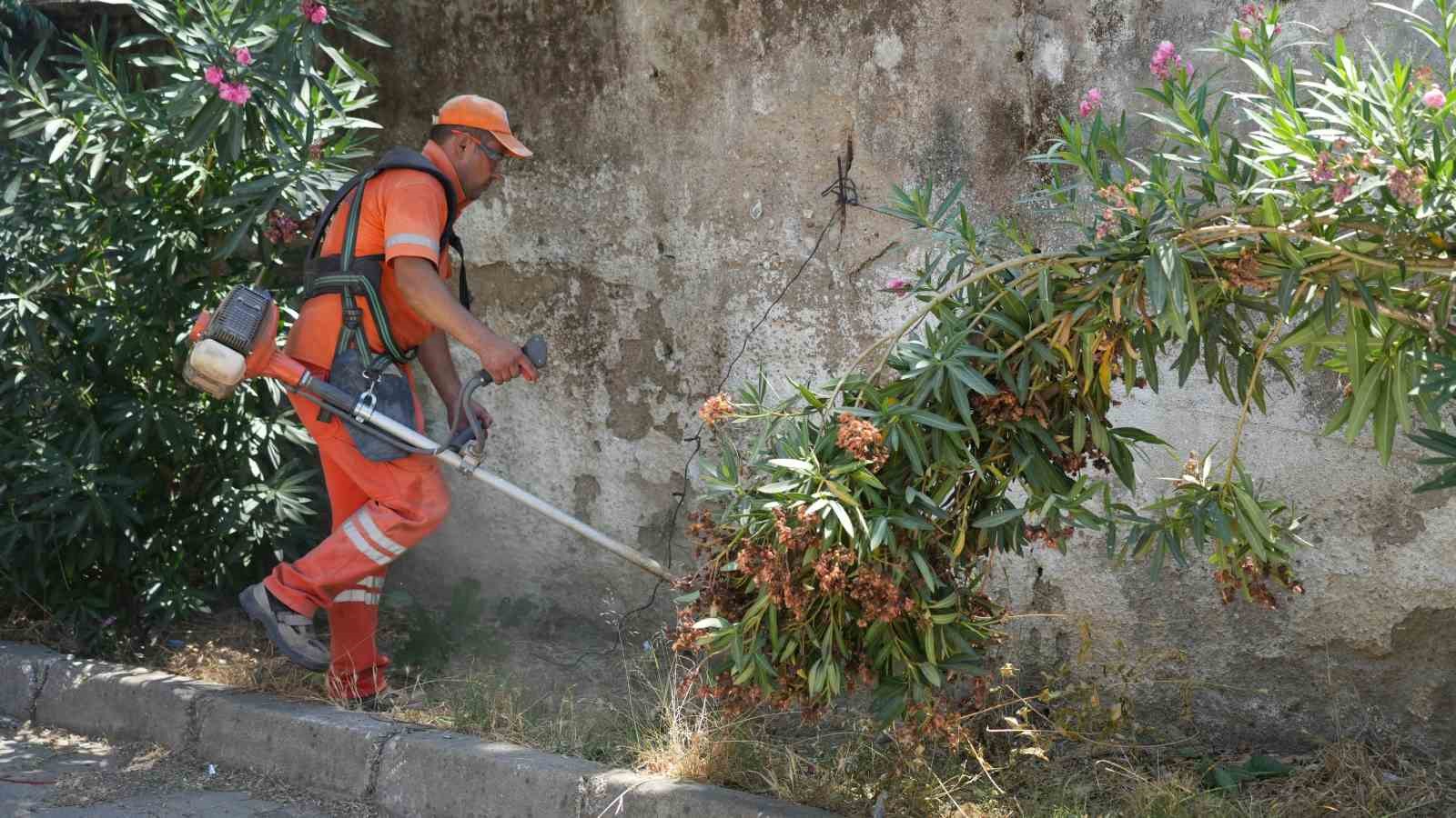 Milas Belediyesi ekipleri temizlik çalışmalarına devam ediyor
