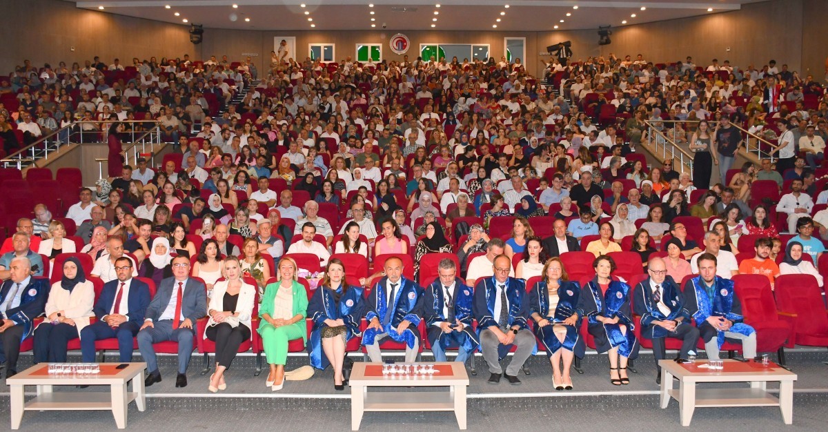 ÇOMÜ Tıp Fakültesi 12. Dönem Mezuniyet Töreni gerçekleştirildi
