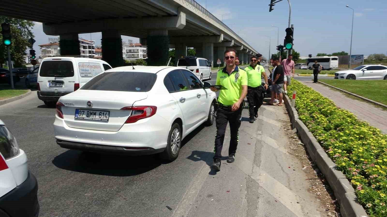 10 metrelik mesafede 2 kez kırmızı ışıkta geçti, hastanelik oldu
