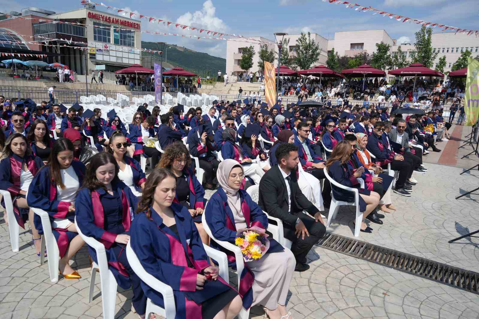 OMÜ Ziraat Fakültesi’nde 210 öğrencinin mezuniyet coşkusu
