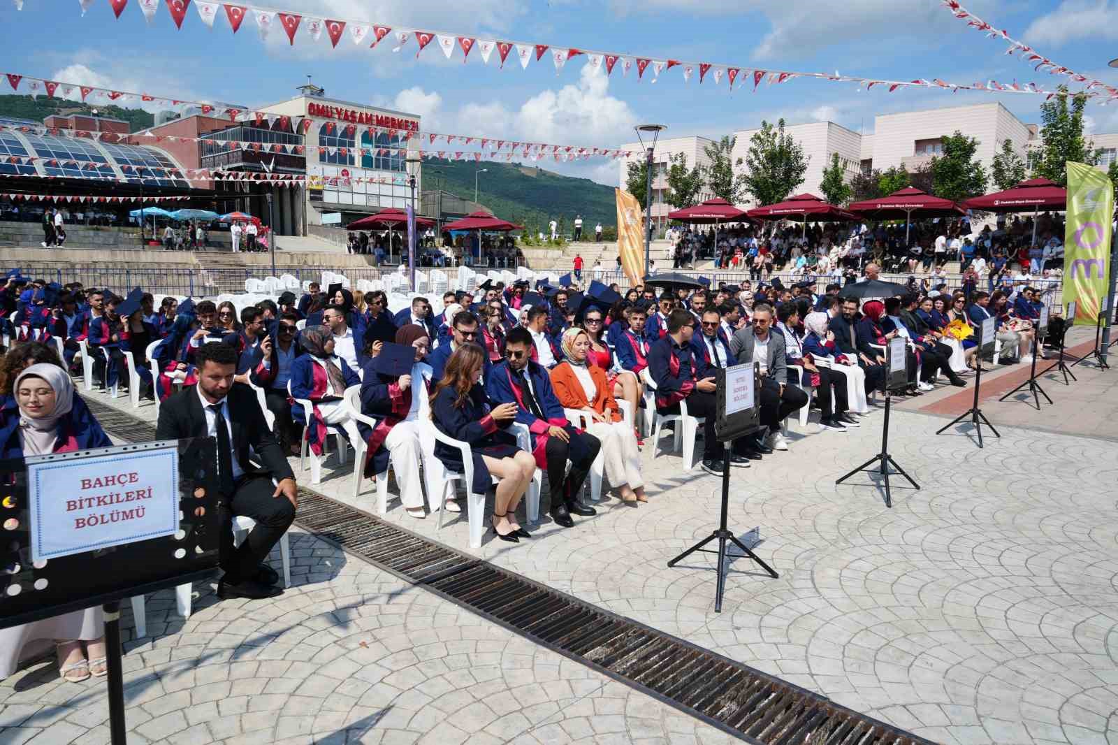 OMÜ Ziraat Fakültesi’nde 210 öğrencinin mezuniyet coşkusu
