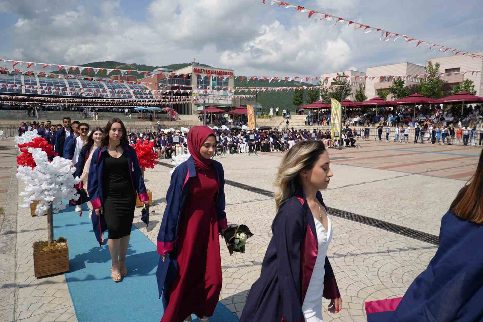 OMÜ Ziraat Fakültesi’nde 210 öğrencinin mezuniyet coşkusu
