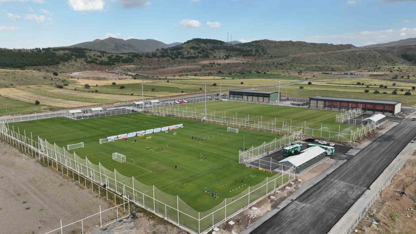 Futbol Takımları Erciyes Yüksek İrtifa Kamp Merkezi’ne övgüler yağdırdı
