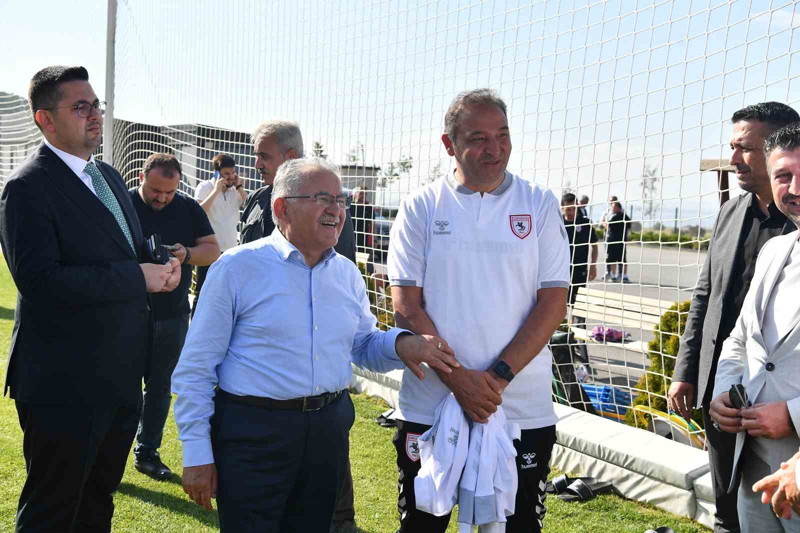 Futbol Takımları Erciyes Yüksek İrtifa Kamp Merkezi’ne övgüler yağdırdı
