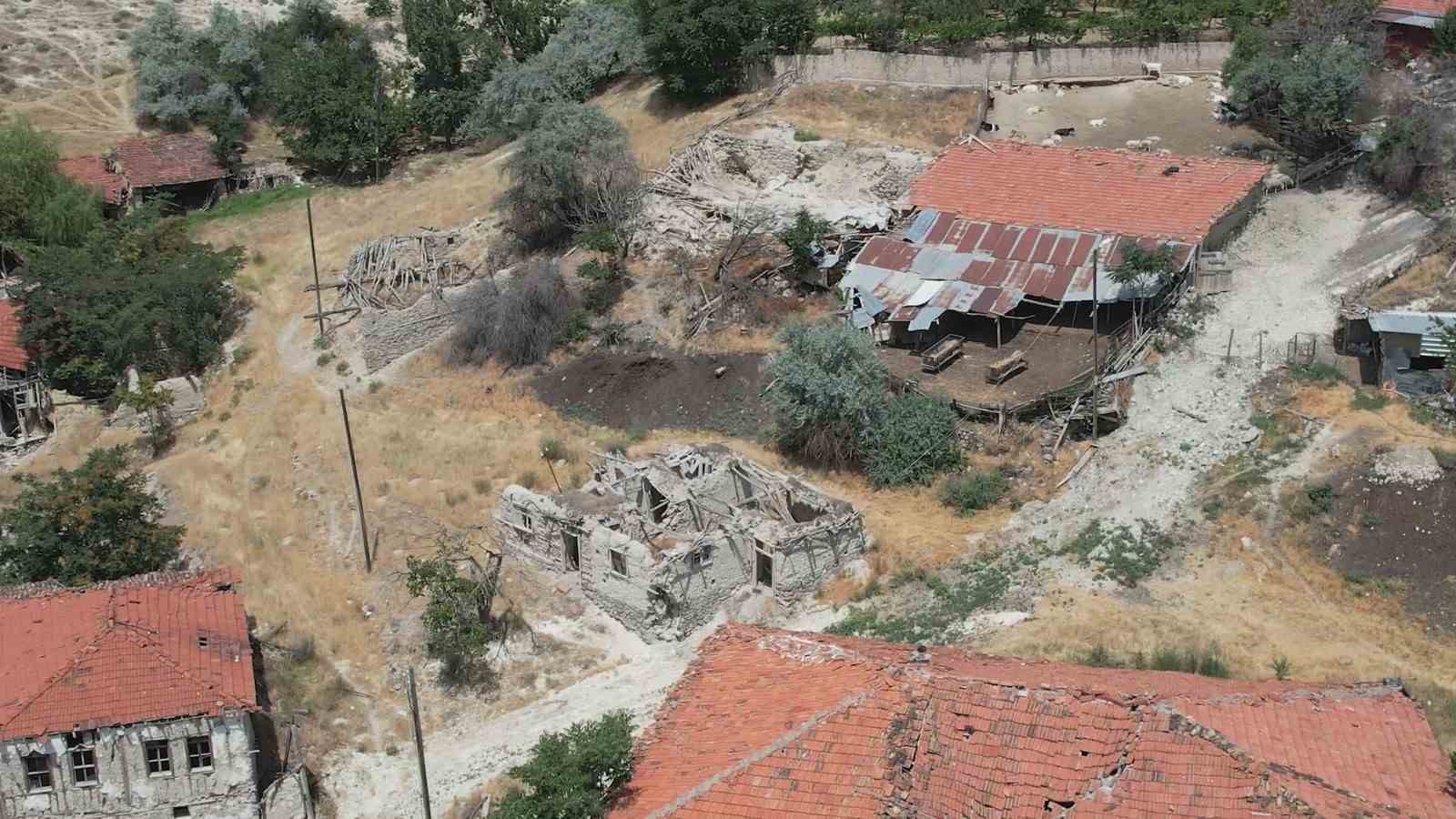 Ankara’nın yanı başında terk edilmiş ıssız bir köy: Kayı köyü
