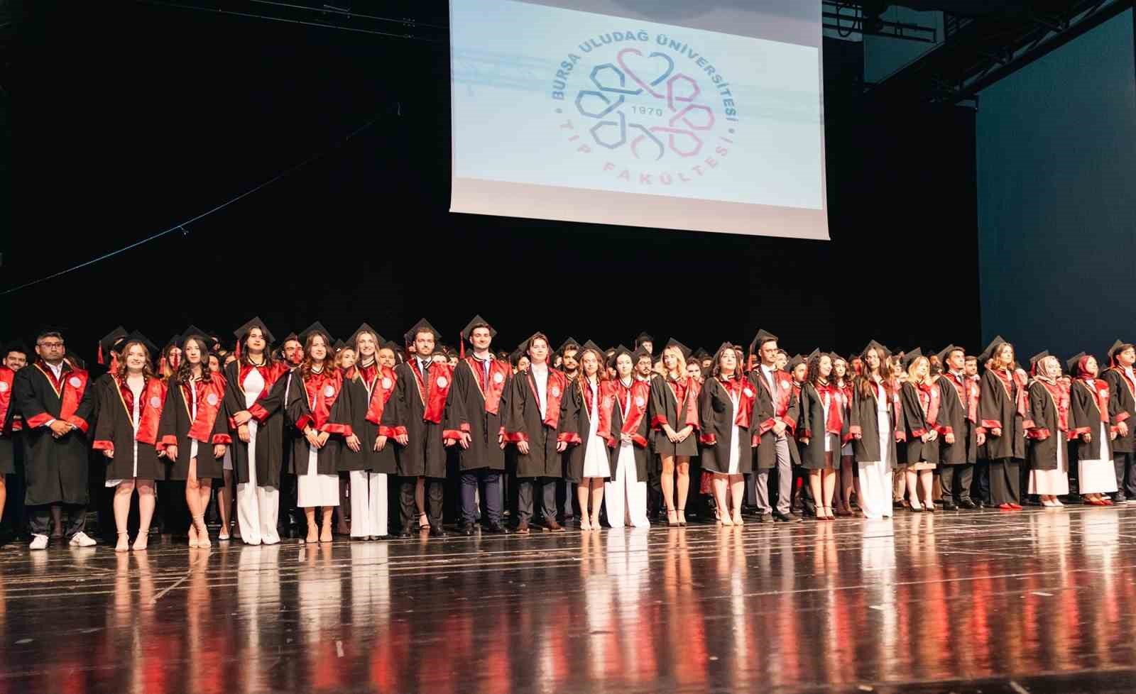 Tıp fakültesi birincisi Mustafkemalpaşa’dan
