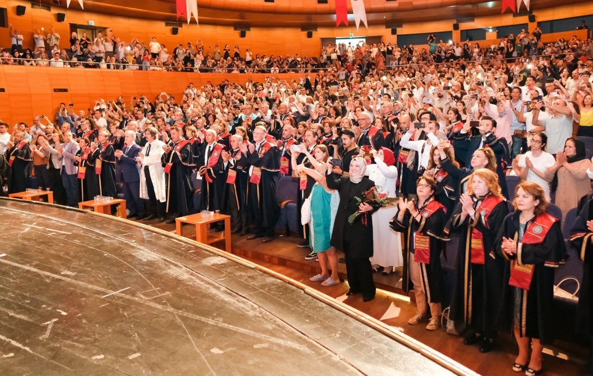 Tıp fakültesi birincisi Mustafkemalpaşa’dan
