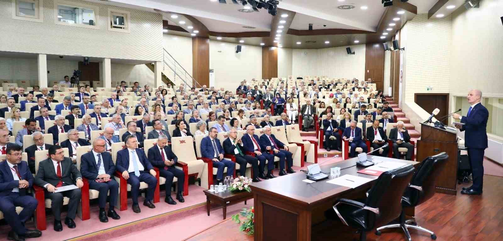 YÖK Başkanı Özvar: “Üniversitelerimizdeki program kalitesini artırmaya yönelik belki de en önemli çalışmamız devlet üniversitelerimizdeki ikinci öğretim programlarının kapatılması olmuştur”
