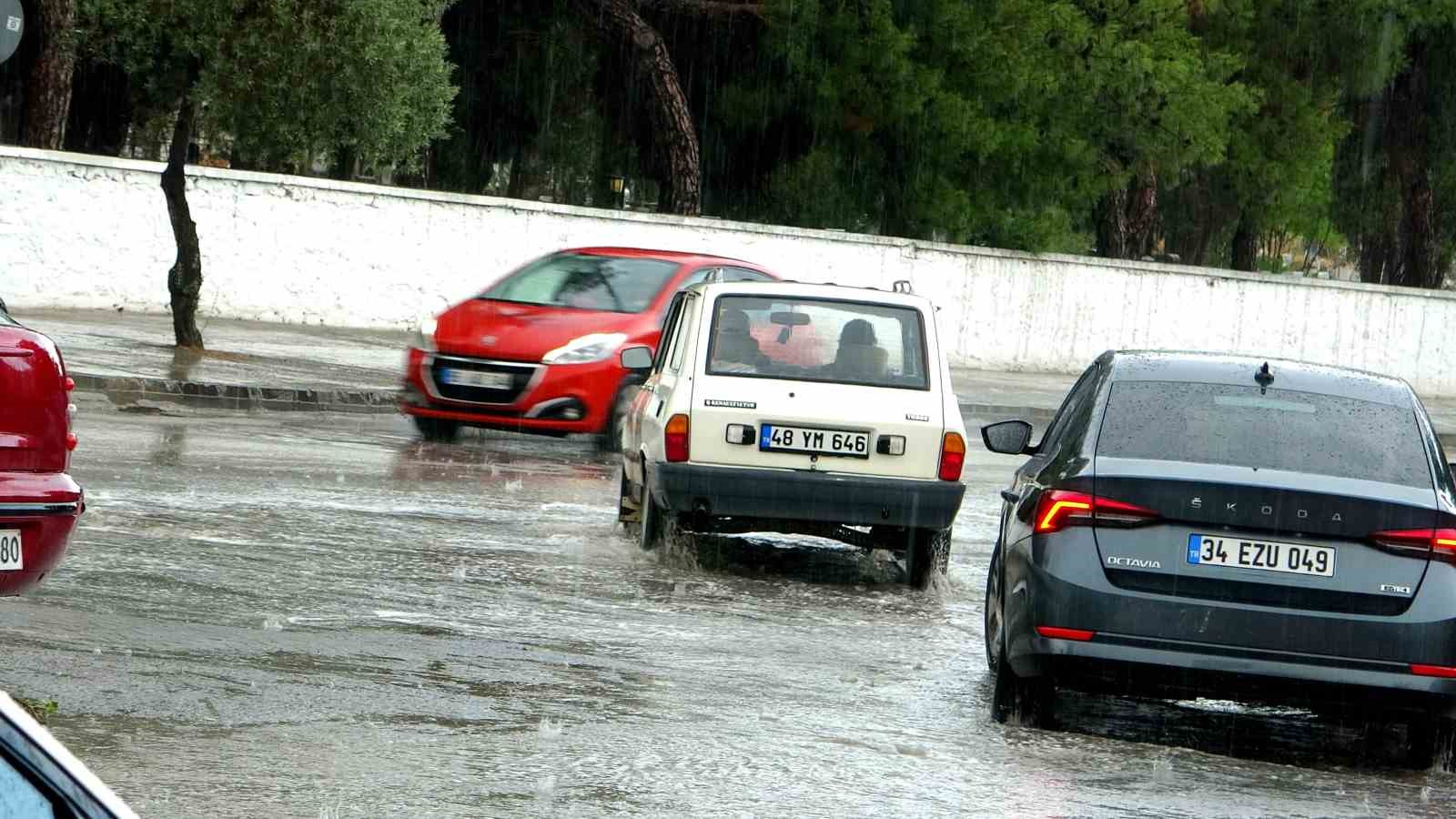 Muğla’da yaz yağmuru serinletti
