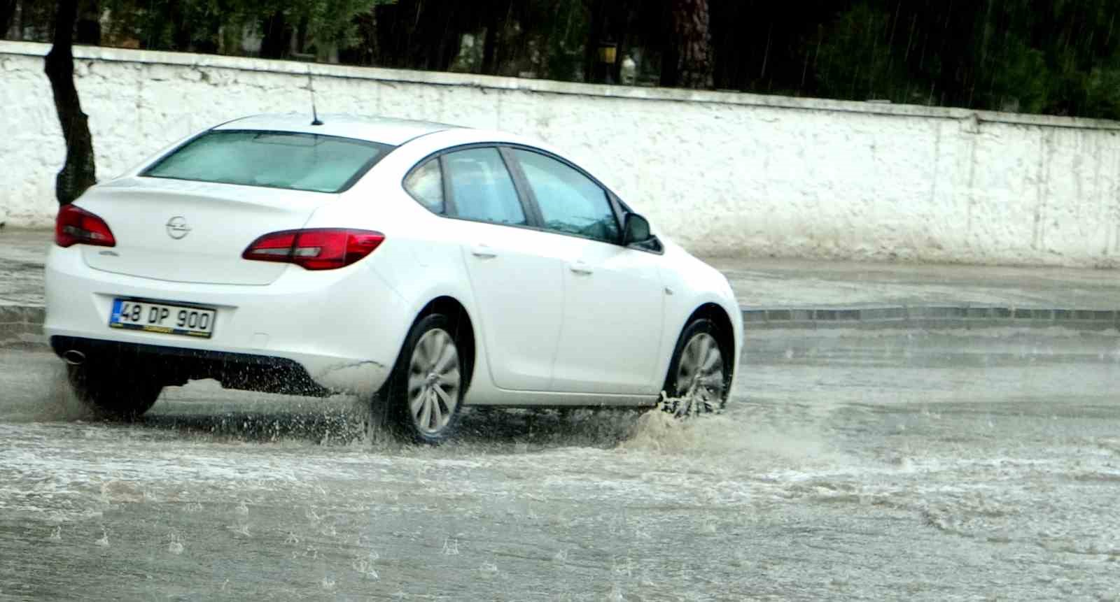 Muğla’da yaz yağmuru serinletti
