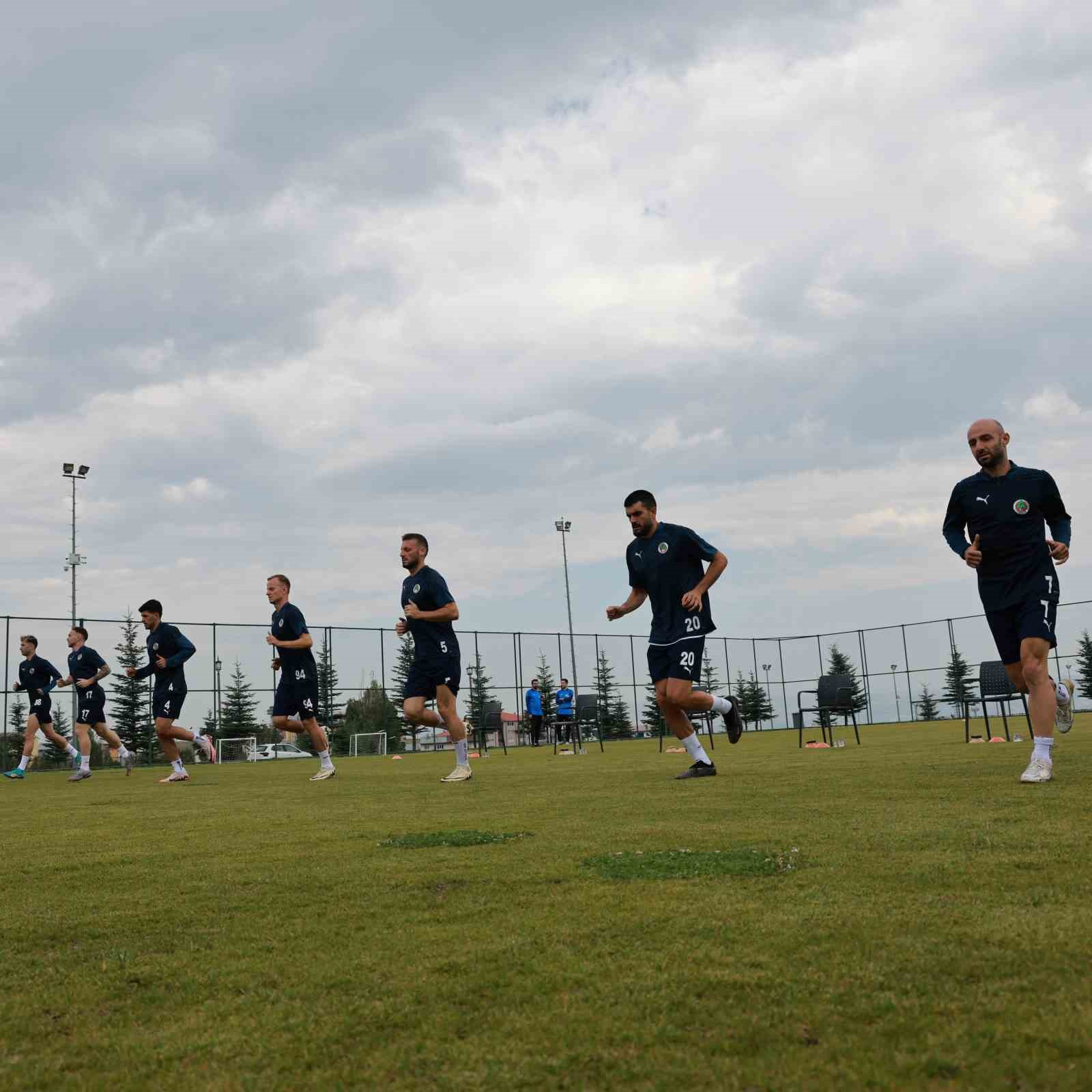 Alanyasporlu futbolculara laktat testi uygulandı
