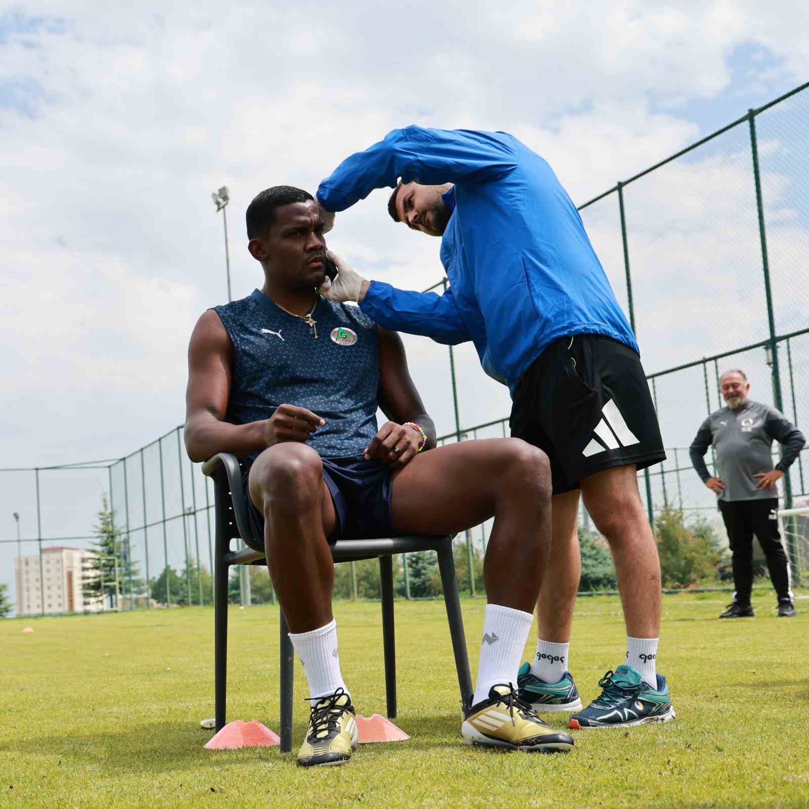 Alanyasporlu futbolculara laktat testi uygulandı
