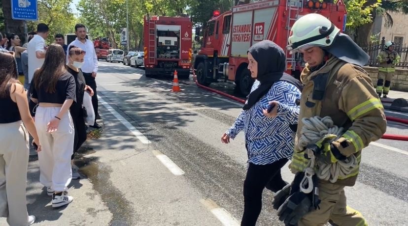 Sağlık Bilimleri Üniversitesinin tarihi binasında yangın: Kubbe çöktü
