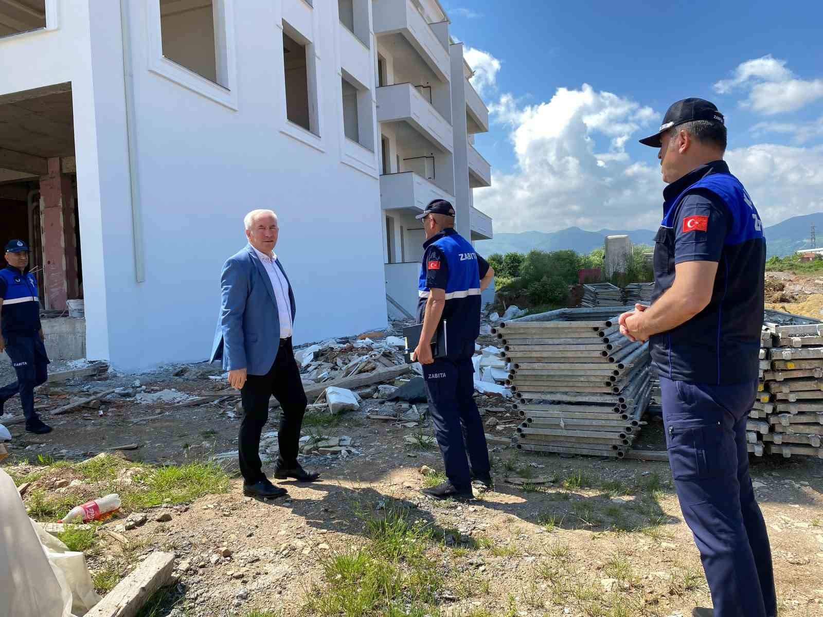 Kartepe’de zabıta ekipleri inşaat sahalarını denetliyor
