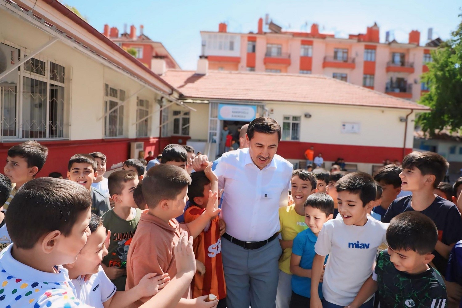 Hasan Kılca: “Her yeni güne büyük bir umut, heyecan ve hizmet sevdasıyla başlıyoruz”
