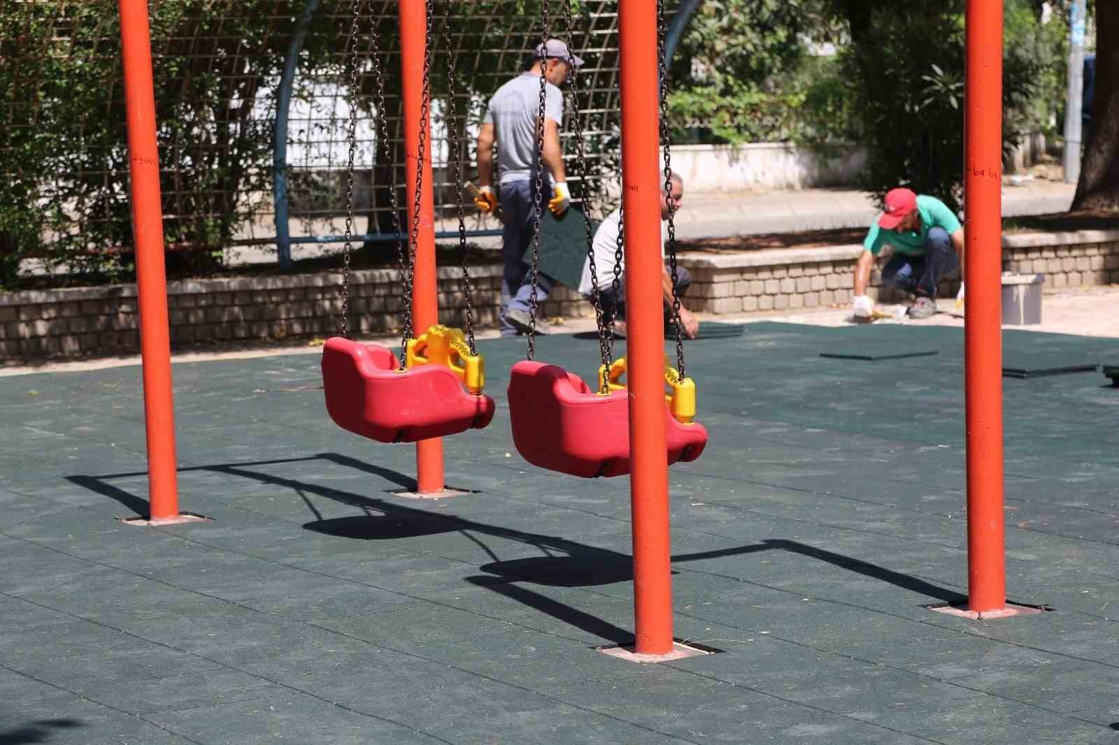 Efeler Belediyesi parklarda bakım ve onarım çalışmalarını sürdürüyor
