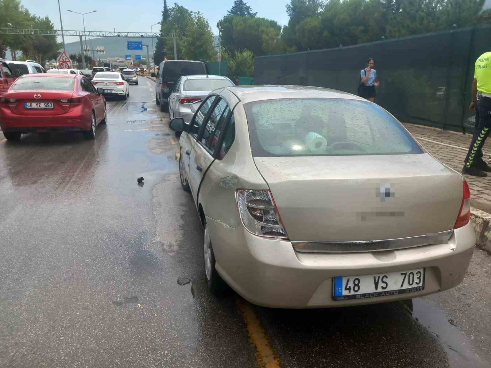 Menteşe’de 6 araçlı zincirleme trafik kazası
