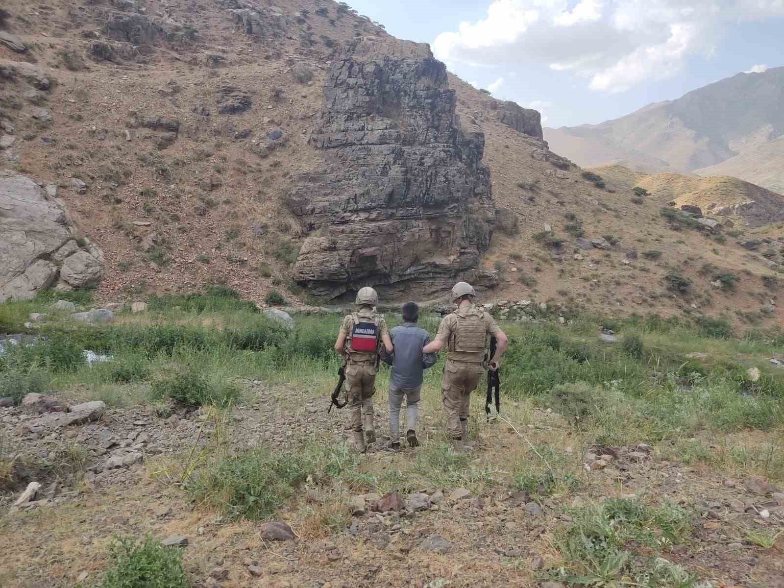 Hakkari’de 23 kilo uyuşturucu ele geçirildi
