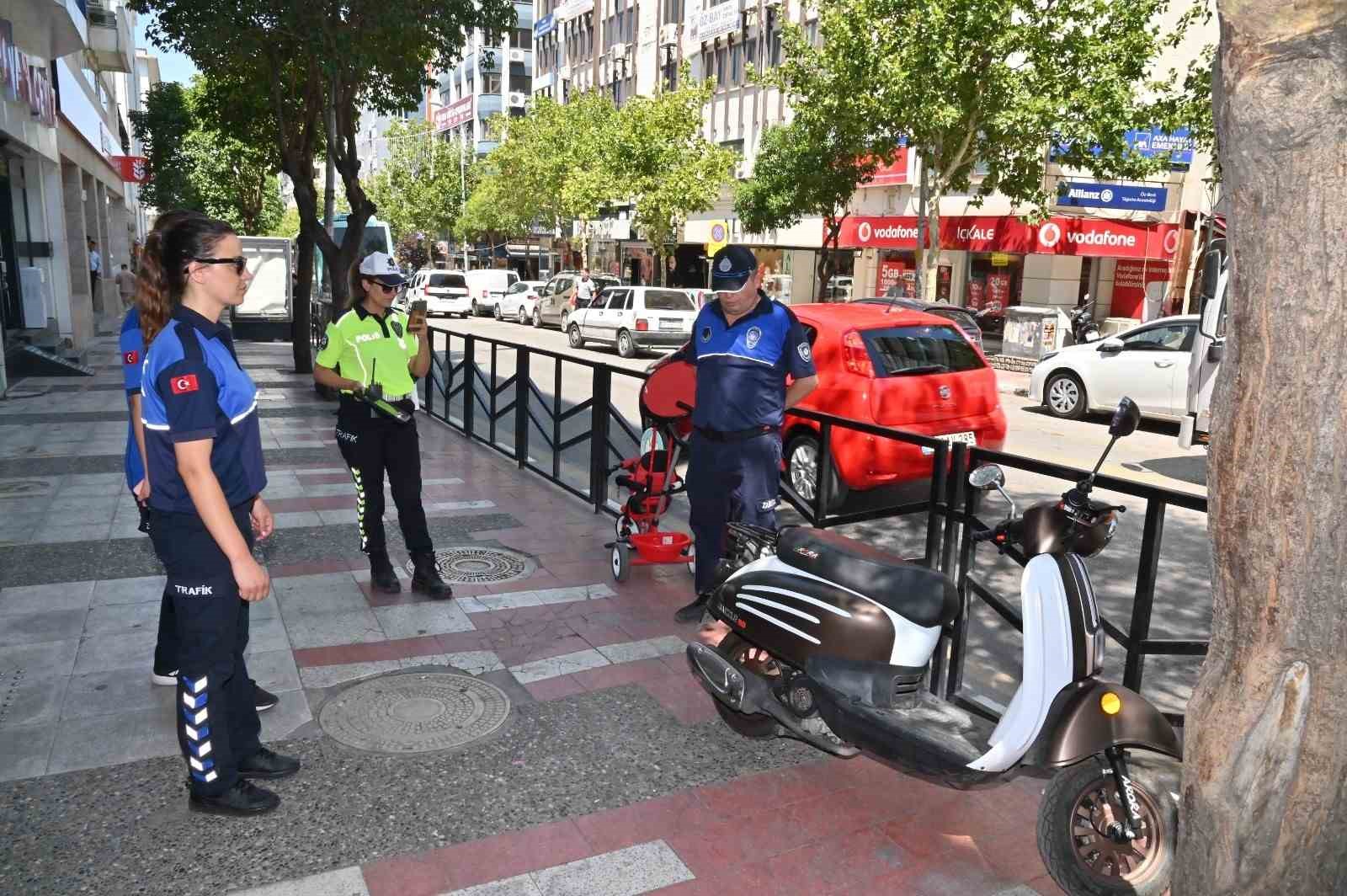 Kaldırımlardaki motosiklet işgallerine sıkı denetim
