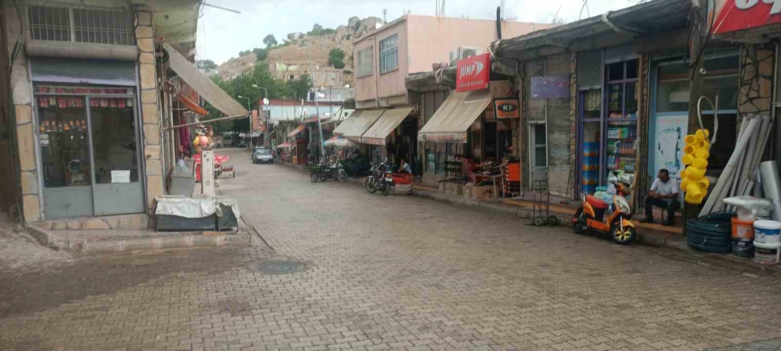 Dicle’de yaz yağmuru bunaltıcı havayı serinletti
