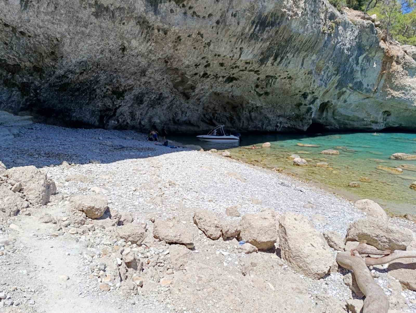 Kemer’in koyları temizlendi
