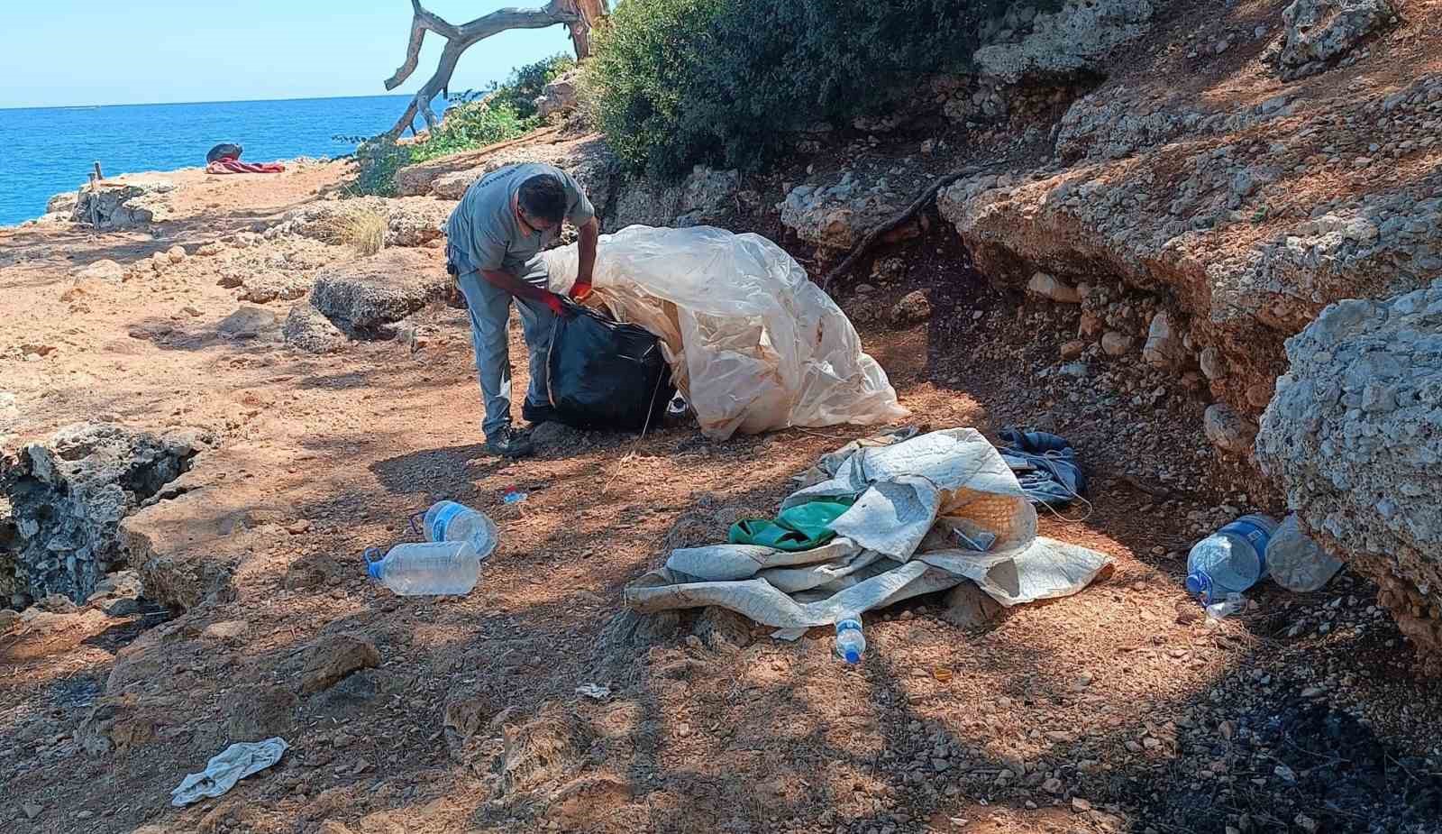 Kemer’in koyları temizlendi
