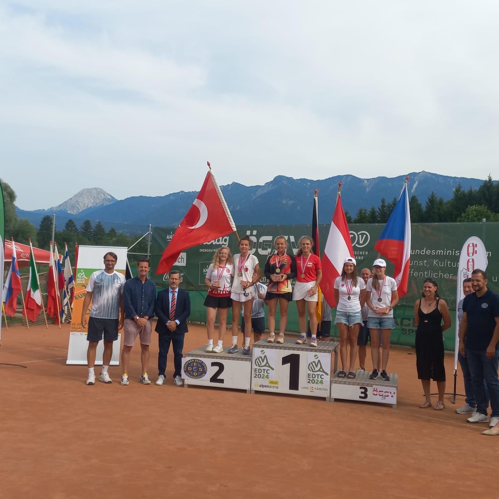 Antalyalı Zeynepsu’dan, İşitme Engelliler Avrupa Tenis Şampiyonası’nda gümüş madalya
