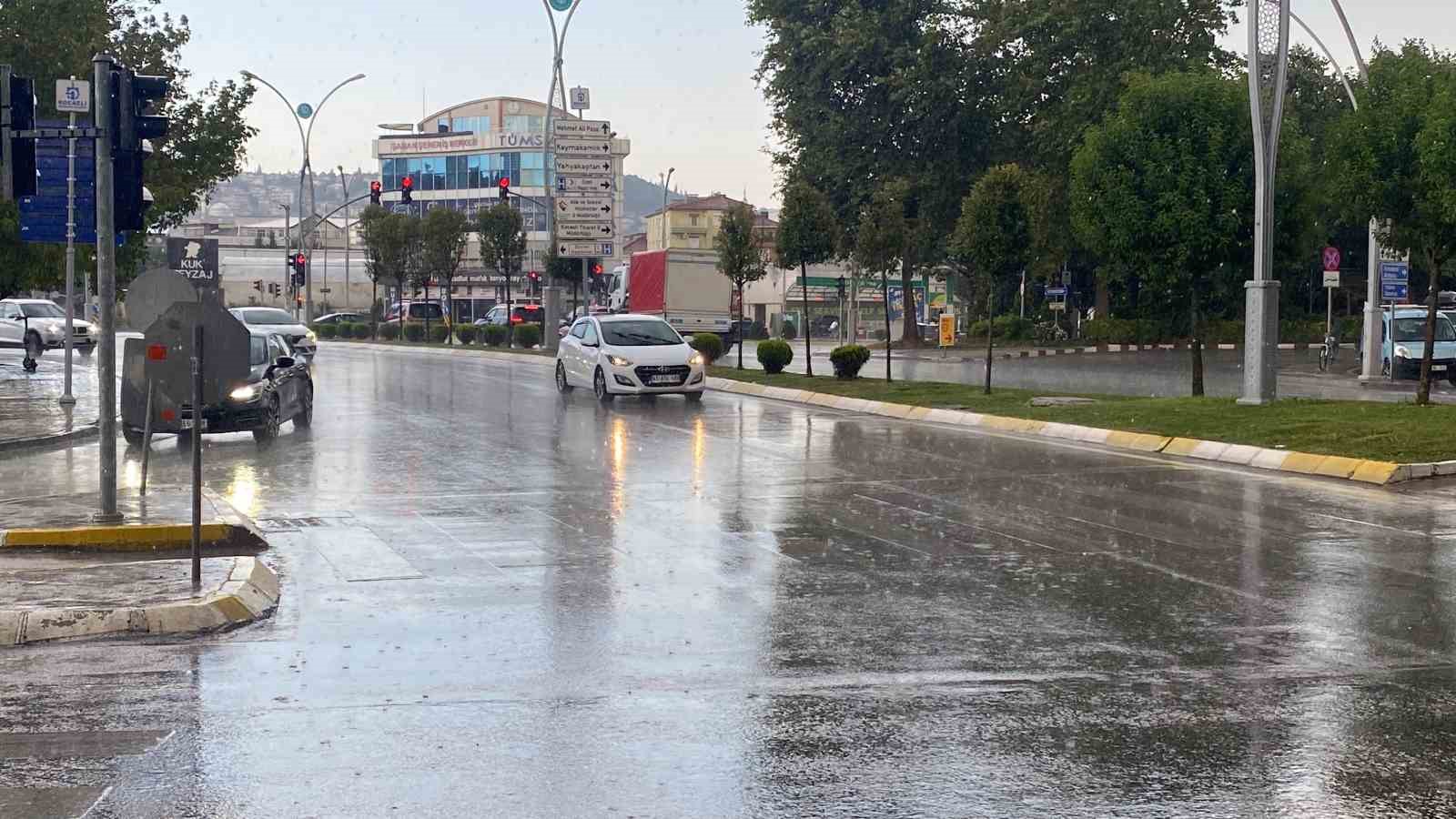 Nemin bunalttığı Kocaeli’de sağanak etkili oldu
