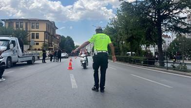 Polisin trafik denetiminde kusurlu 47 sürücü ve araca işlem yapıldı
