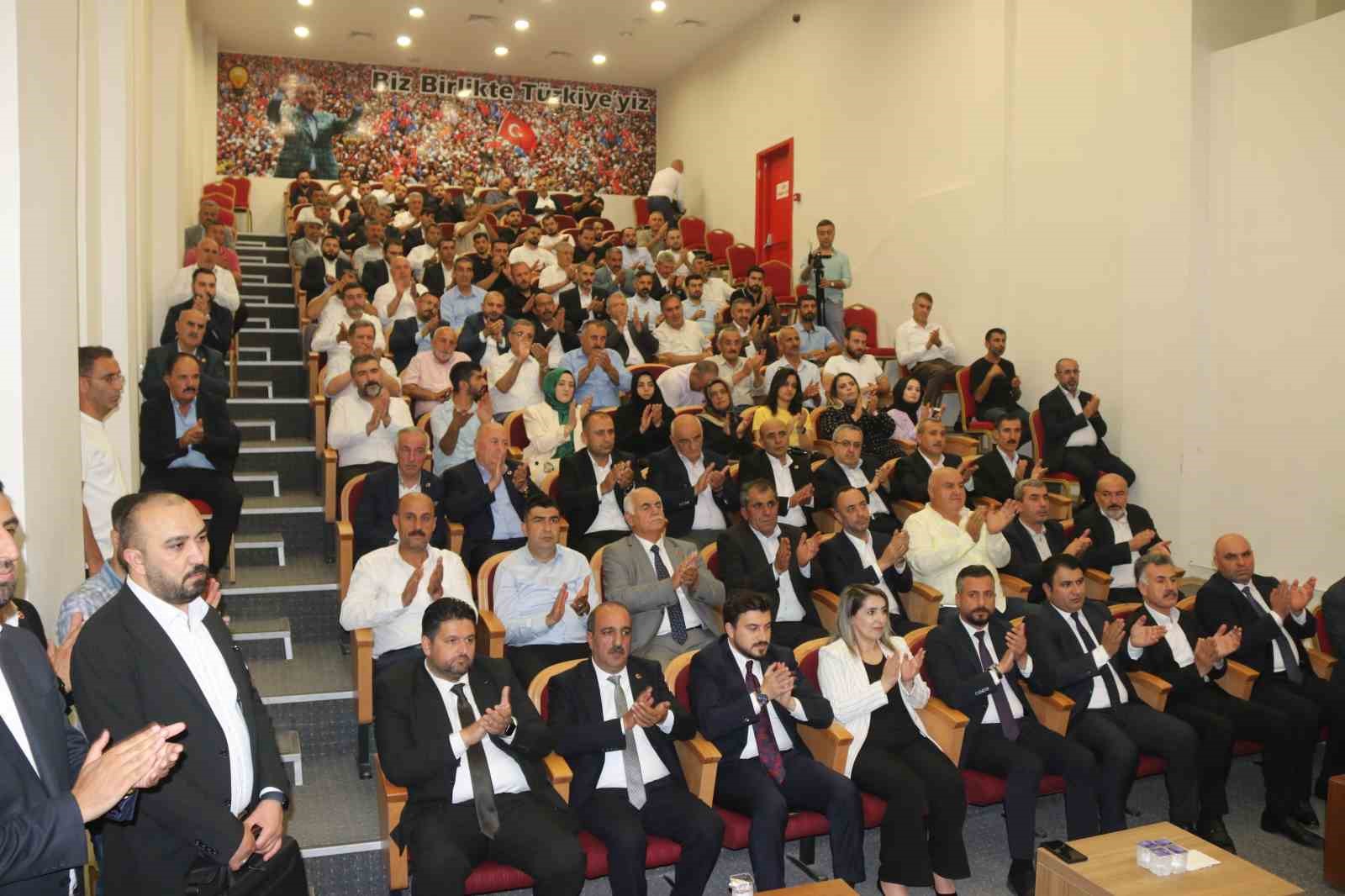 AK Parti Genel Başkan Yardımcısı Yılmaz, Bitlis’te partililerle buluştu
