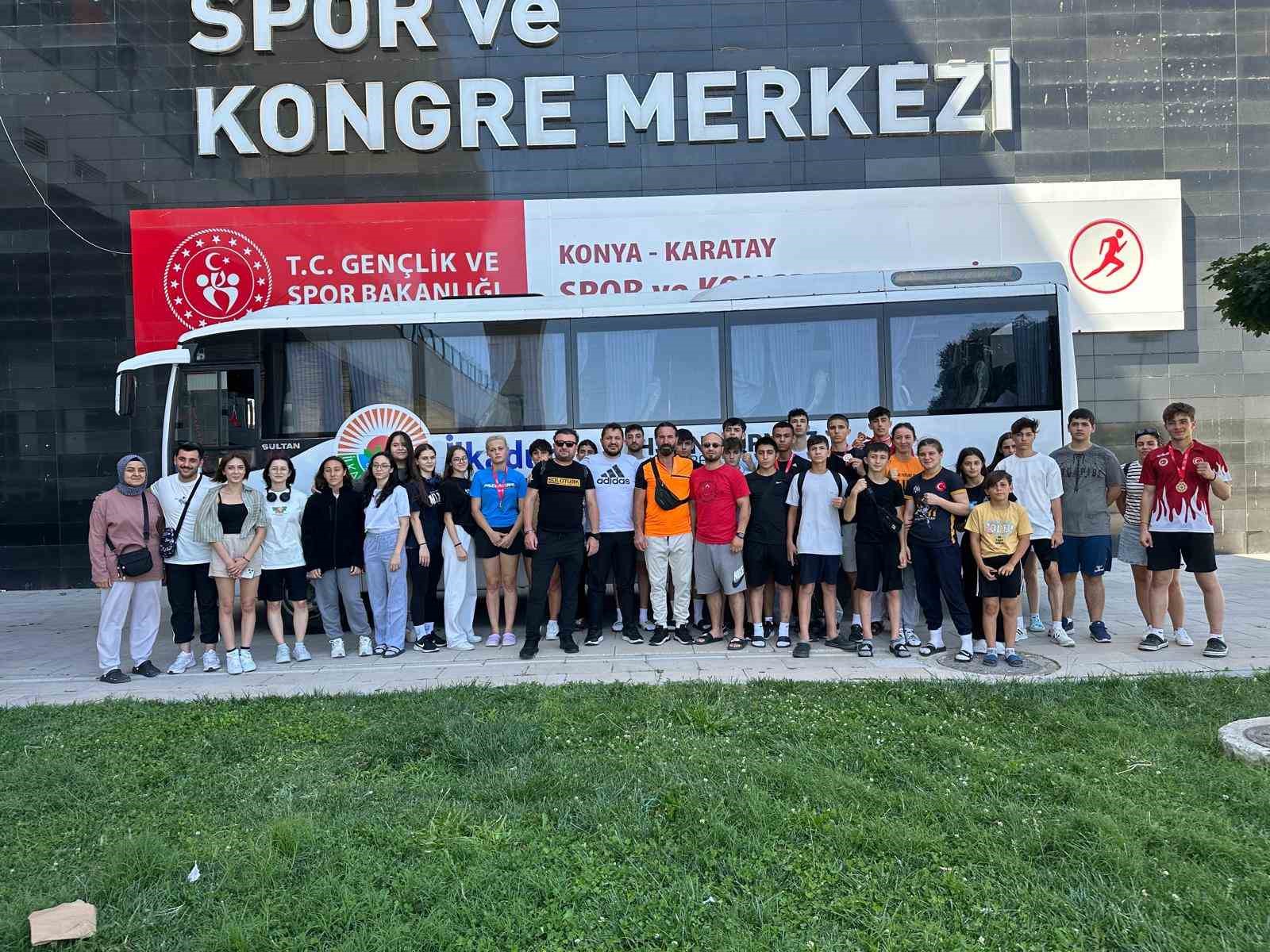 İlkadımlı sporcular, Konya’dan 18 madalyayla döndü
