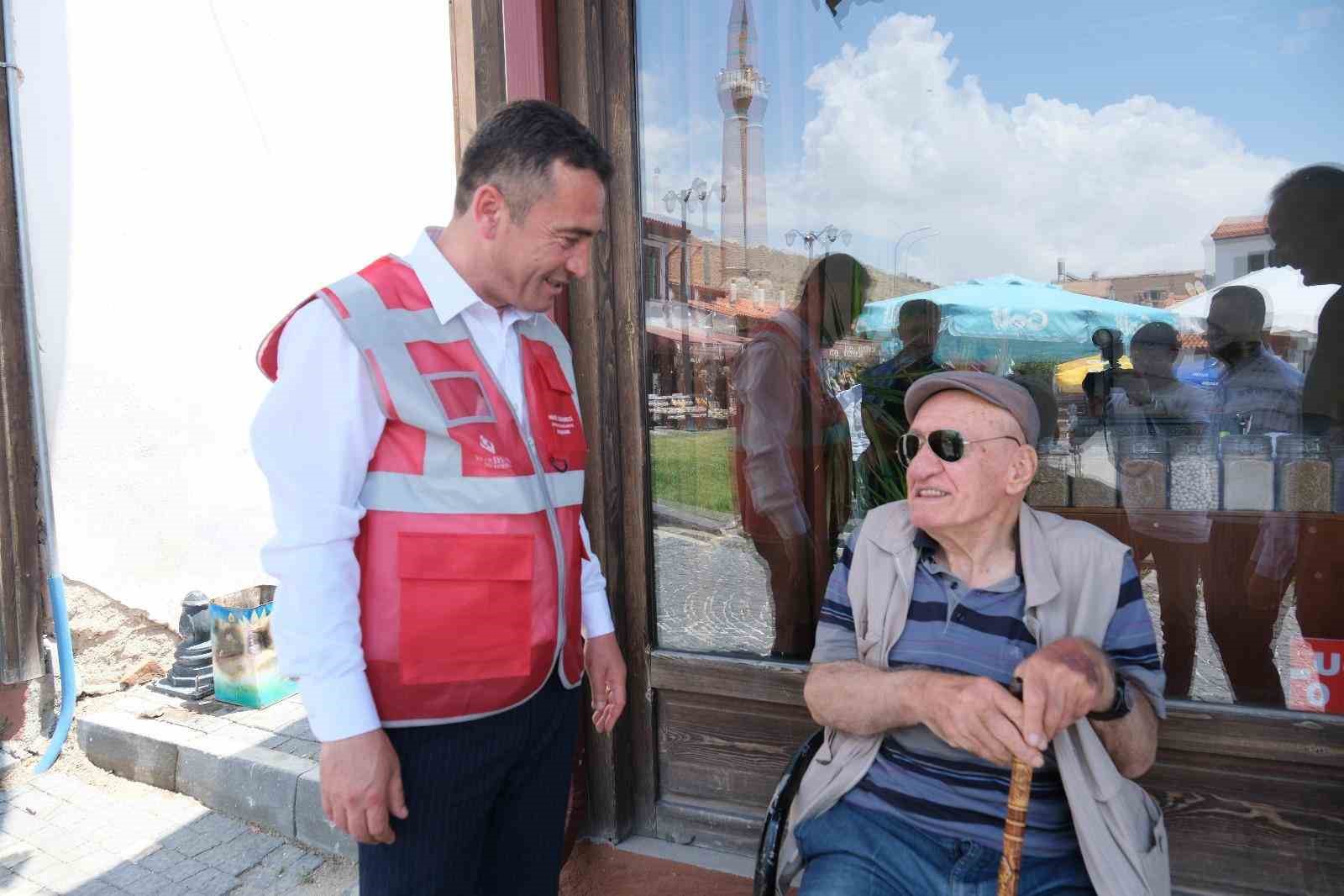 Başkan Dökmeci sahaya indi
